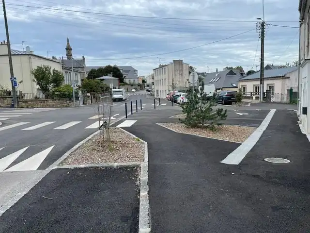 Carrefour : îlots et marquage