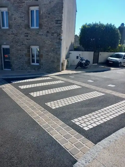 Passage piéton en centre-bourg