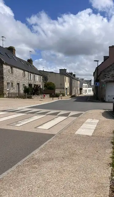 Passage piéton et trottoir