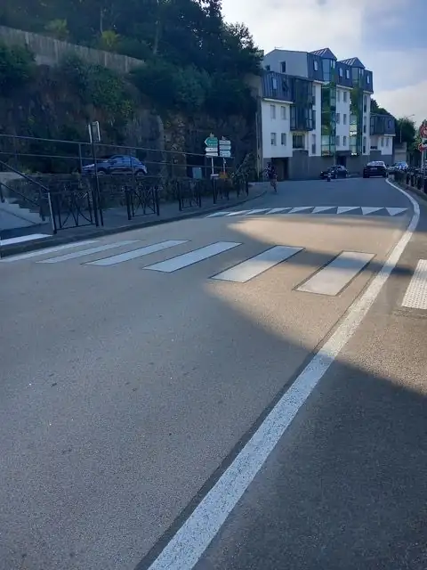 Passage piéton et ligne de rive